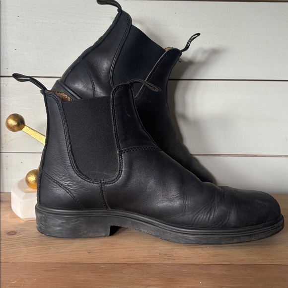 Blundstone #068 Chisel Toe Chelsea Boots - Picture 3 of 8